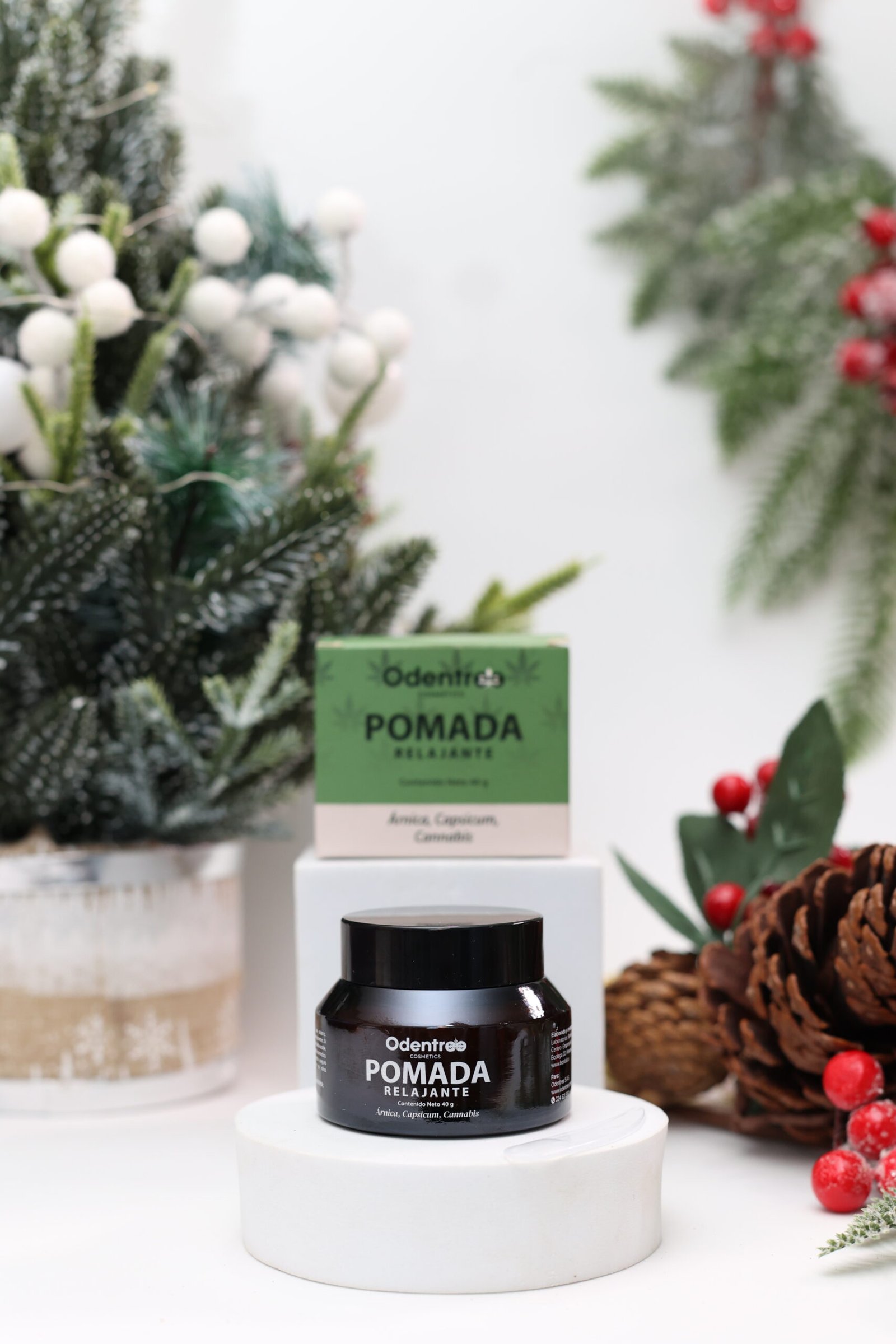 Pomada de CBD y cáñamo Odentree presentada en envase metálico